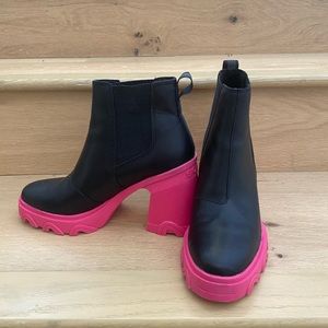 Sorel Brex Waterproof Platform Chelsea Boot- Size 8